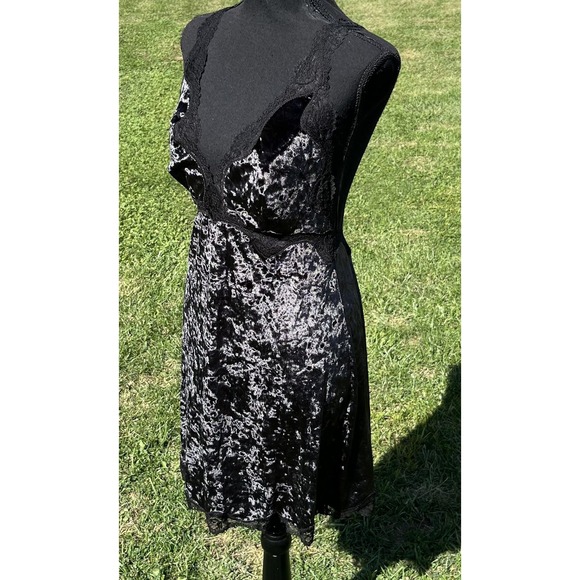 Victoria's Secret Chemise Womens Large Black Crushed Velvet Lace Trim Lingerie - Picture 4 of 10